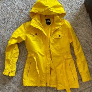 Women’s hooded Northface winter coat/jacket/ski parka.
